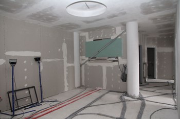 Fertigstellung der Verrohrung vor dem Estrich