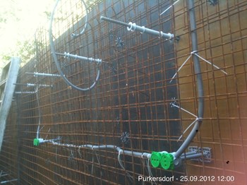 Beton-Schalung: Vorbereitung für Elektro Installationen
